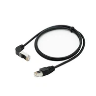 Cavo Ethernet di rete Cat5e dritto verso l'alto